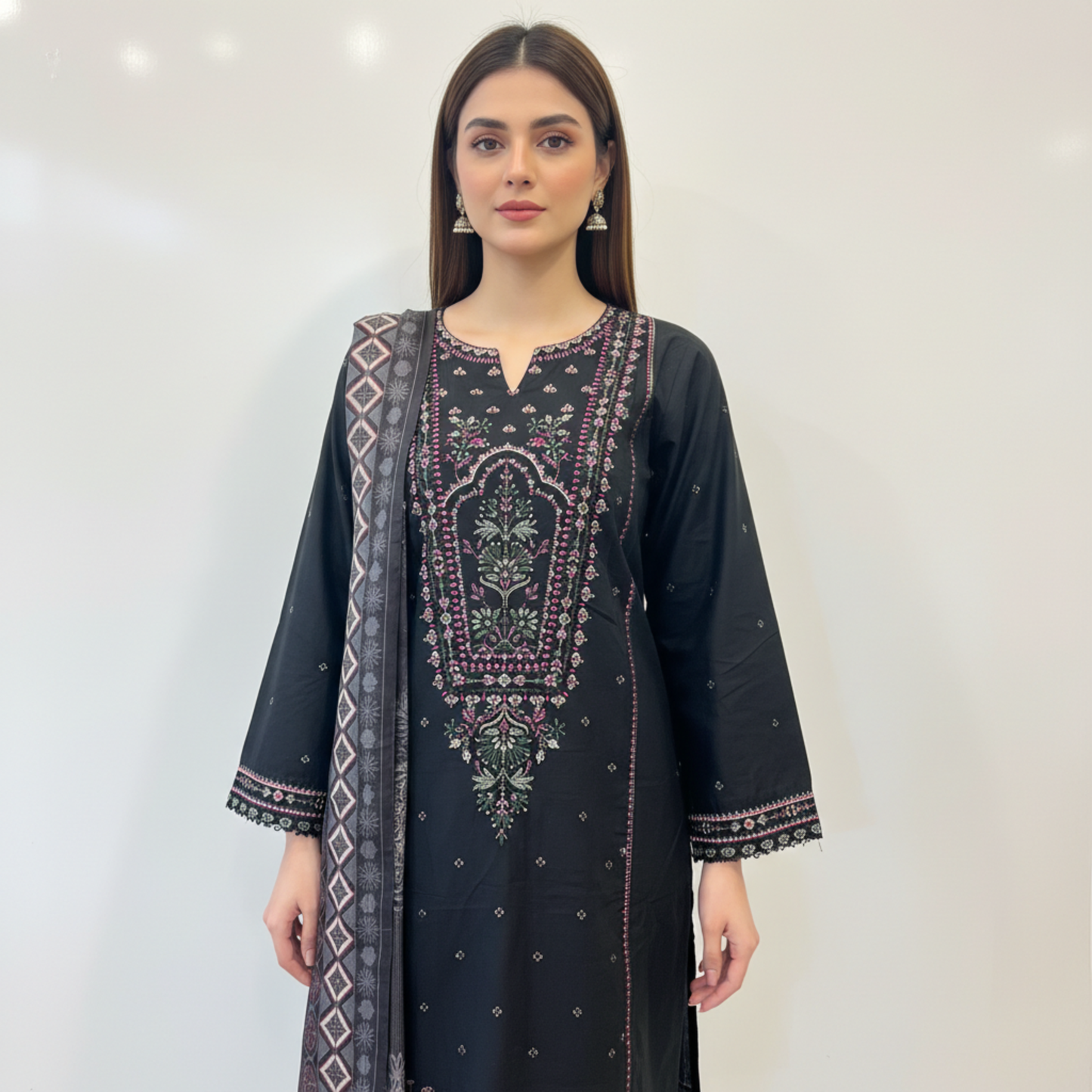 💚 Midnight Noir Embroidered 3-Piece Lawn Suit
